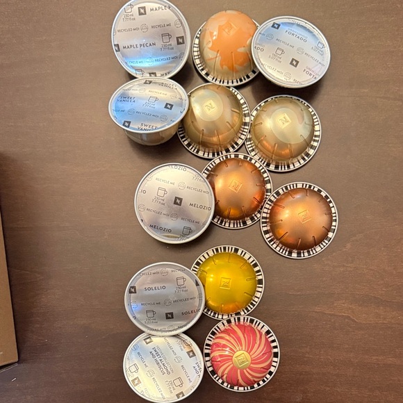 NEW Nespresso Travel Mug Touch  with 17 VERTUO Pods 13 pods PLUS 3 Surprise pods - Picture 13 of 16